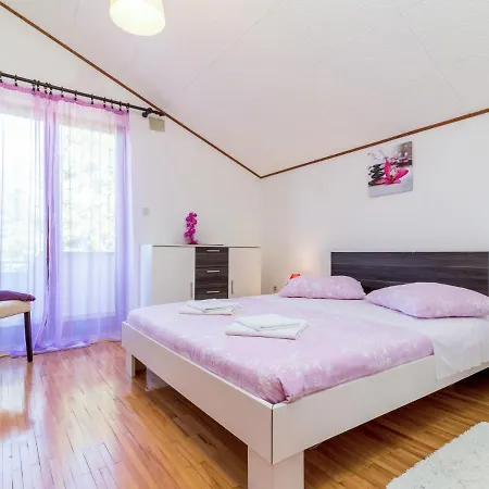 Nyaraló Poje - Mvn251 By Interhome Motovun